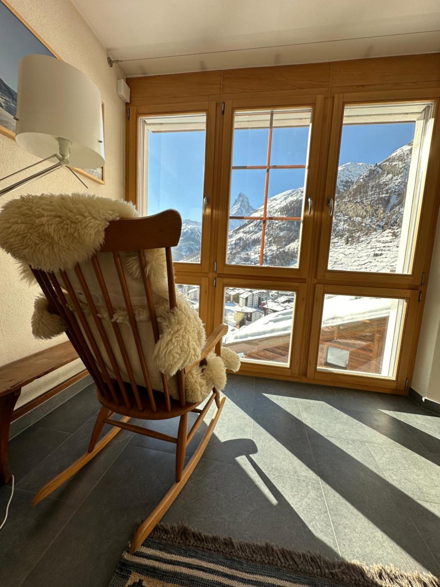 Modern Self-Catering Apartment With Matterhorn Views Zermatt Buitenkant foto