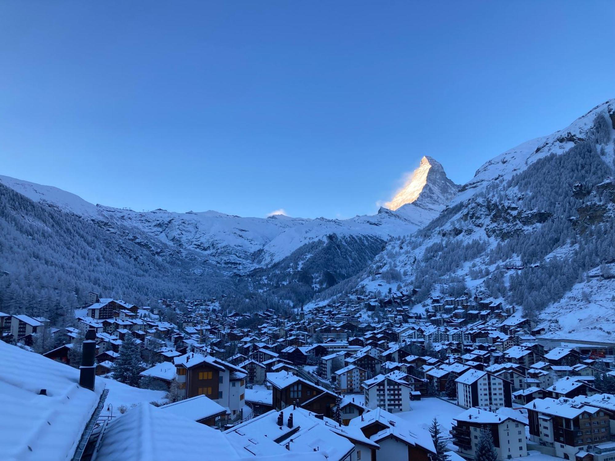 Modern Self-Catering Apartment With Matterhorn Views Zermatt Buitenkant foto