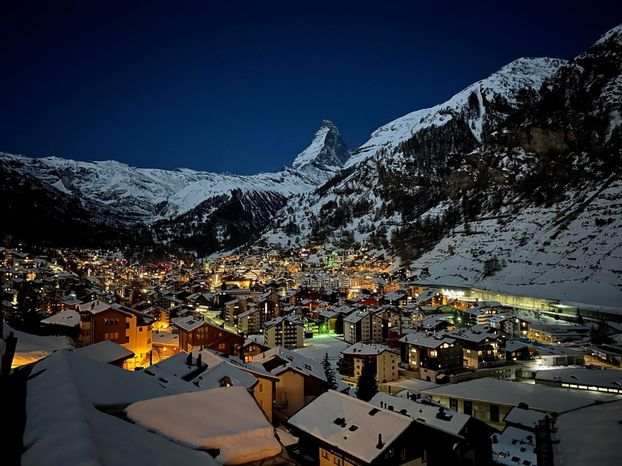 Modern Self-Catering Apartment With Matterhorn Views Zermatt Buitenkant foto